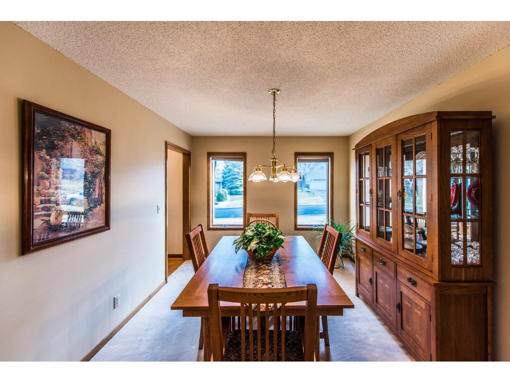 1384 Interlachen Dr, Eagan, MN 55123 photo 4