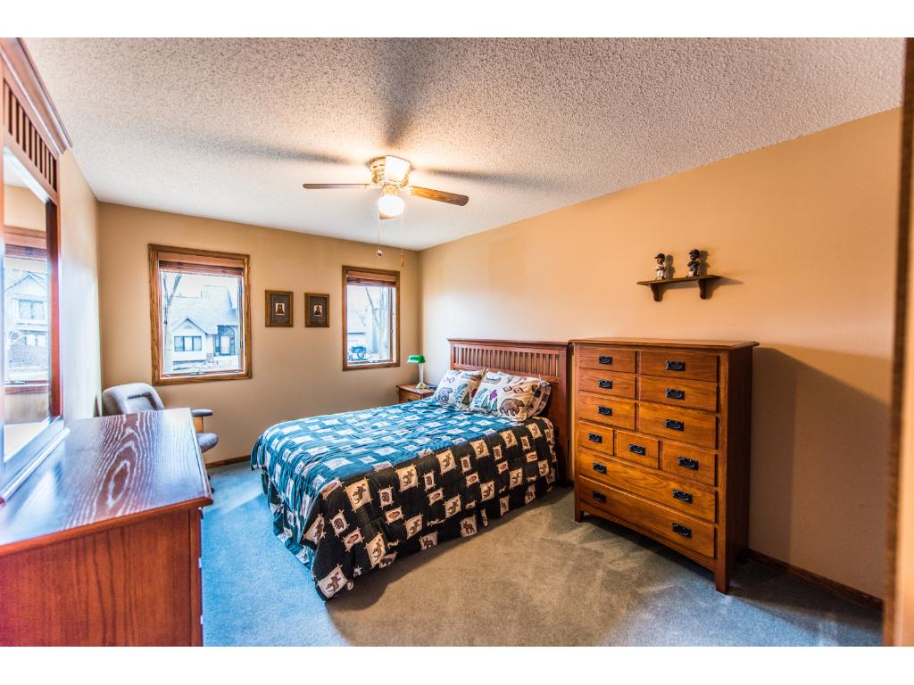 1384 Interlachen Dr, Eagan, MN 55123 photo 13