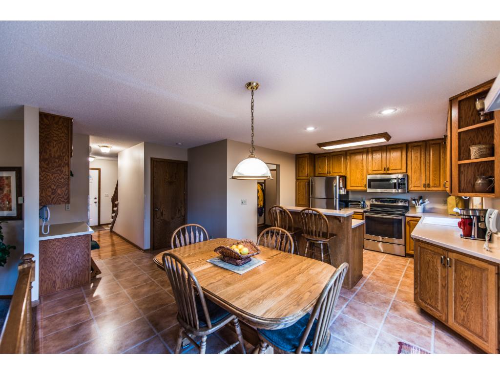 1384 Interlachen Dr, Eagan, MN 55123 photo 3