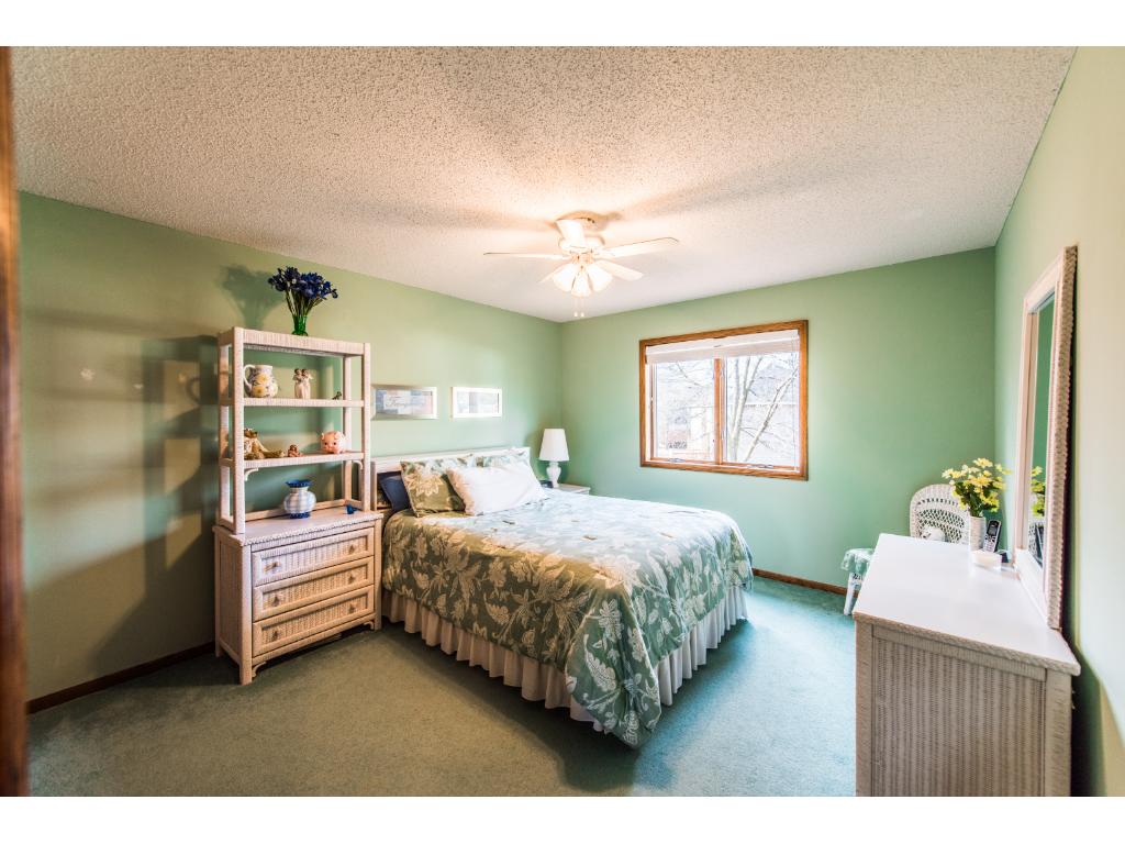 1384 Interlachen Dr, Eagan, MN 55123 photo 12