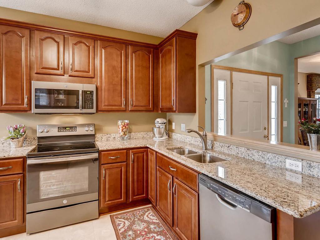 1690 Oakbrooke Ct, Eagan, MN 55122 photo 9