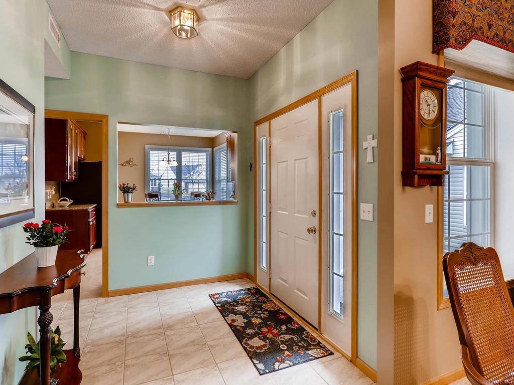 1690 Oakbrooke Ct, Eagan, MN 55122 photo 2