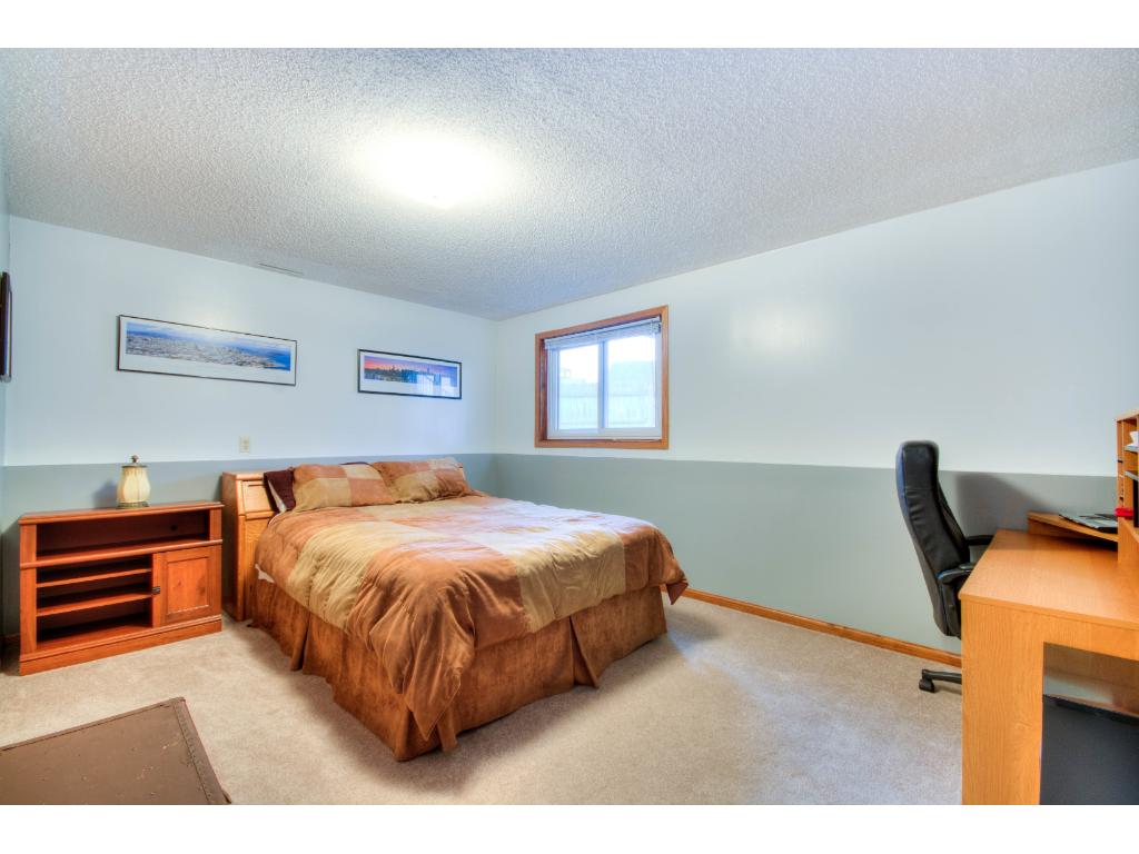 964 Kettle Creek Rd, Eagan, MN 55123 photo 14