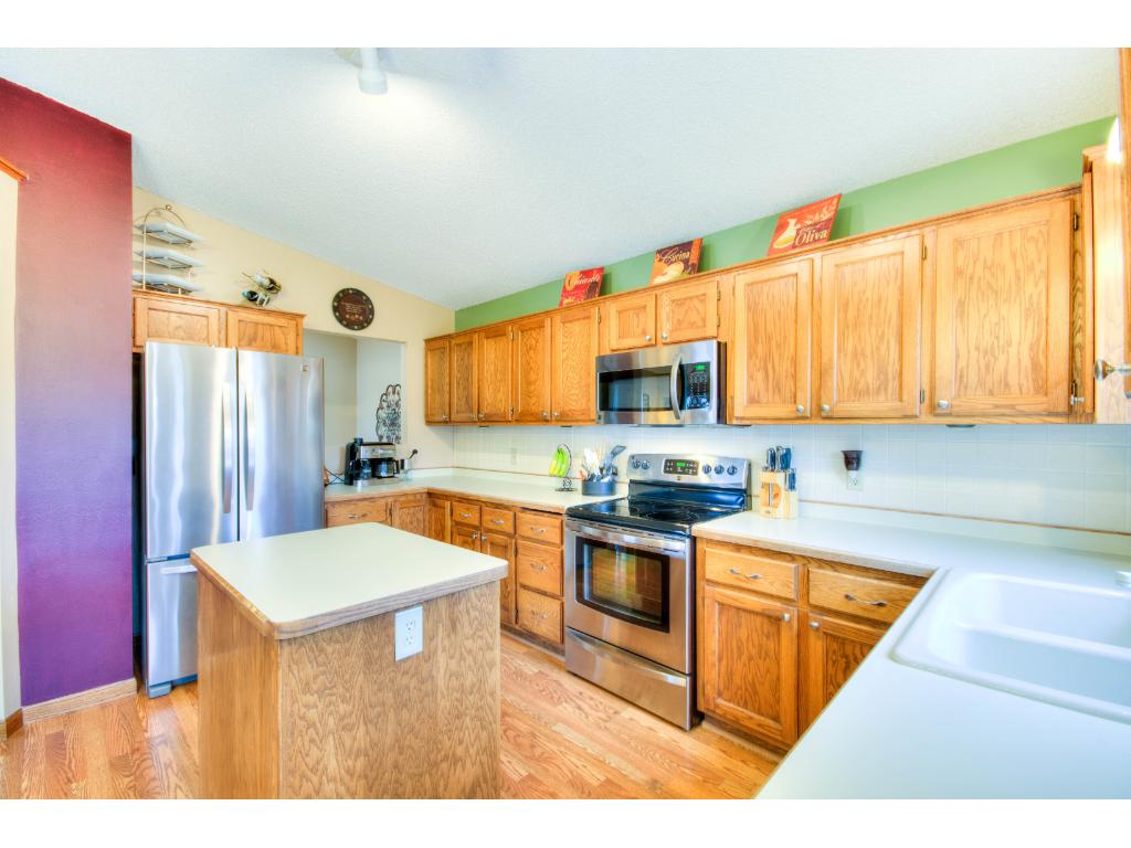 964 Kettle Creek Rd, Eagan, MN 55123 photo 3