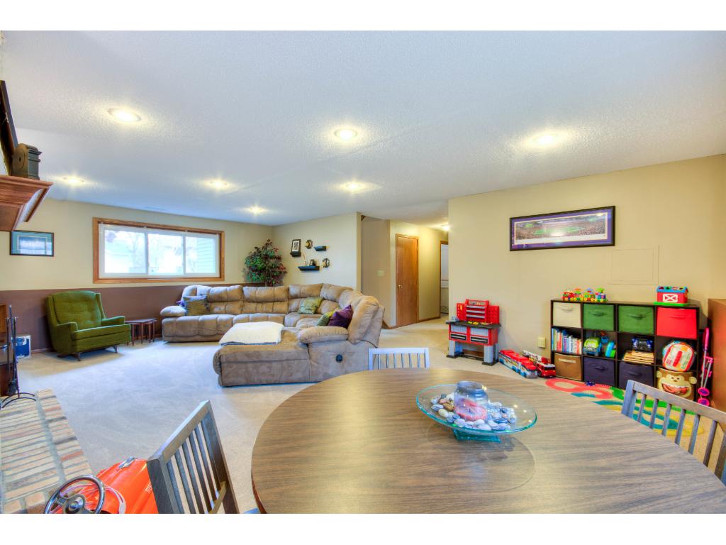 964 Kettle Creek Rd, Eagan, MN 55123 photo 11