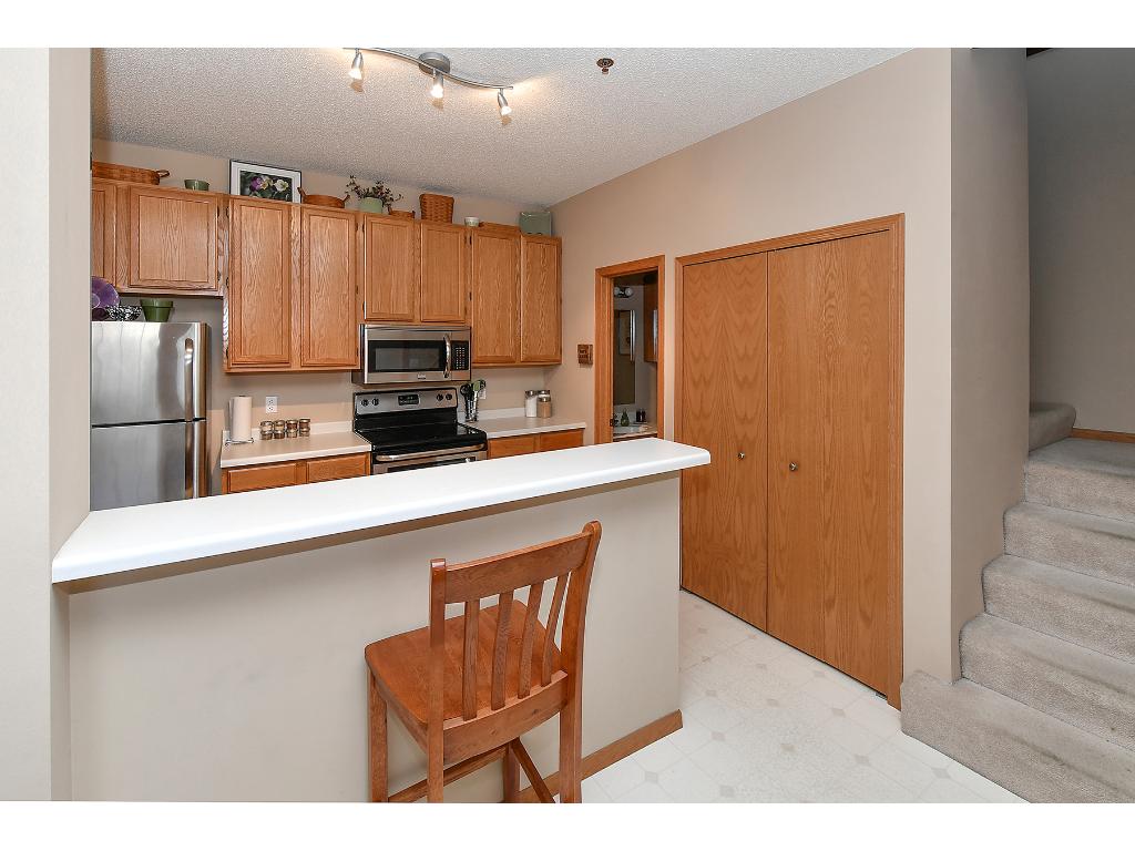 8476 Kimball Dr, Eden Prairie, MN 55347 photo 3