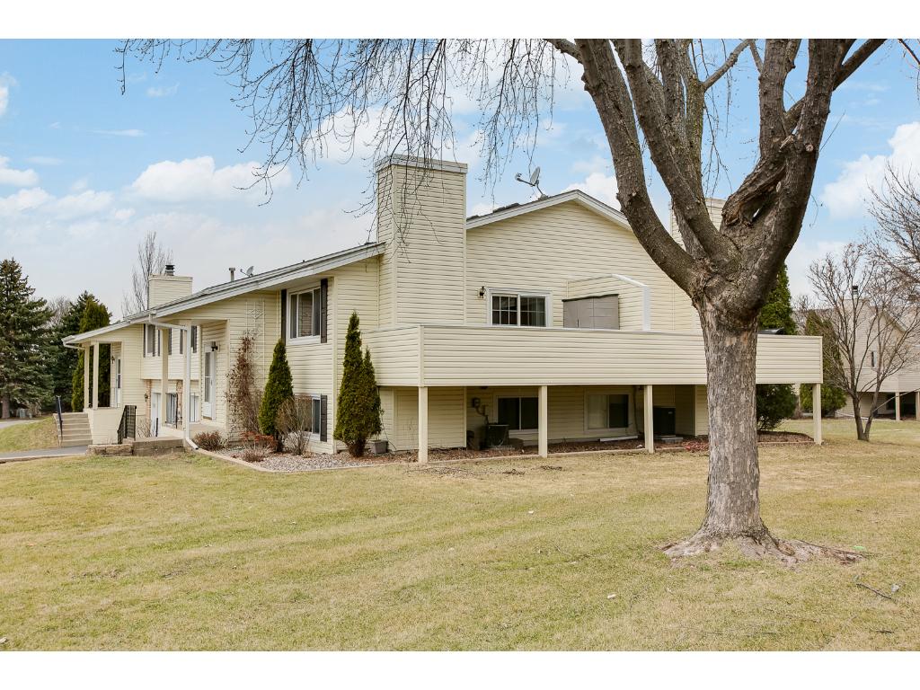 3824 Laurel Ct, Eagan, MN 55122 photo 3