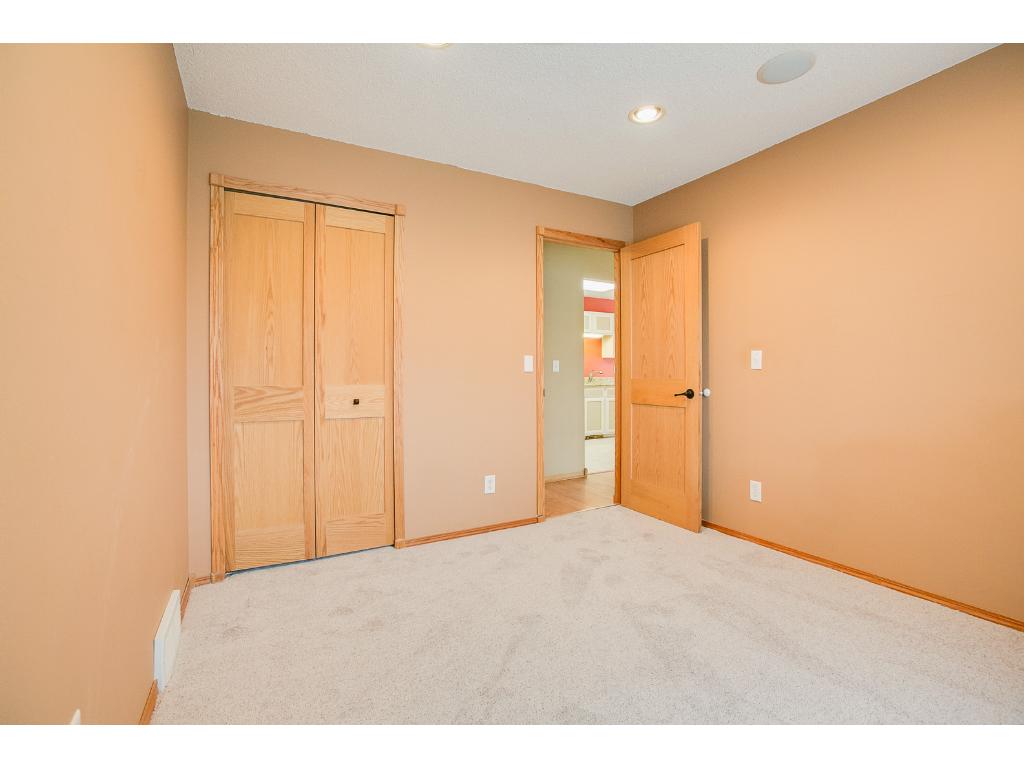 3824 Laurel Ct, Eagan, MN 55122 photo 14