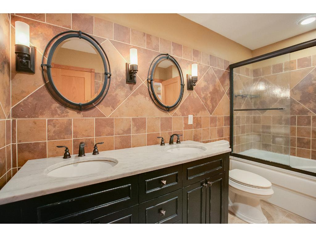 3824 Laurel Ct, Eagan, MN 55122 photo 13