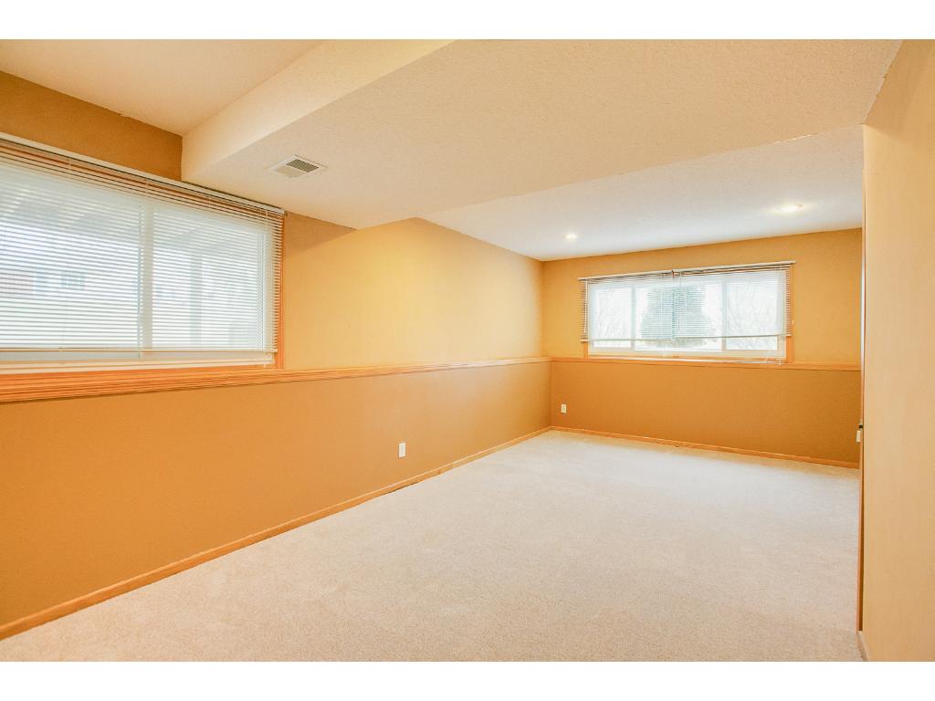 3824 Laurel Ct, Eagan, MN 55122 photo 17