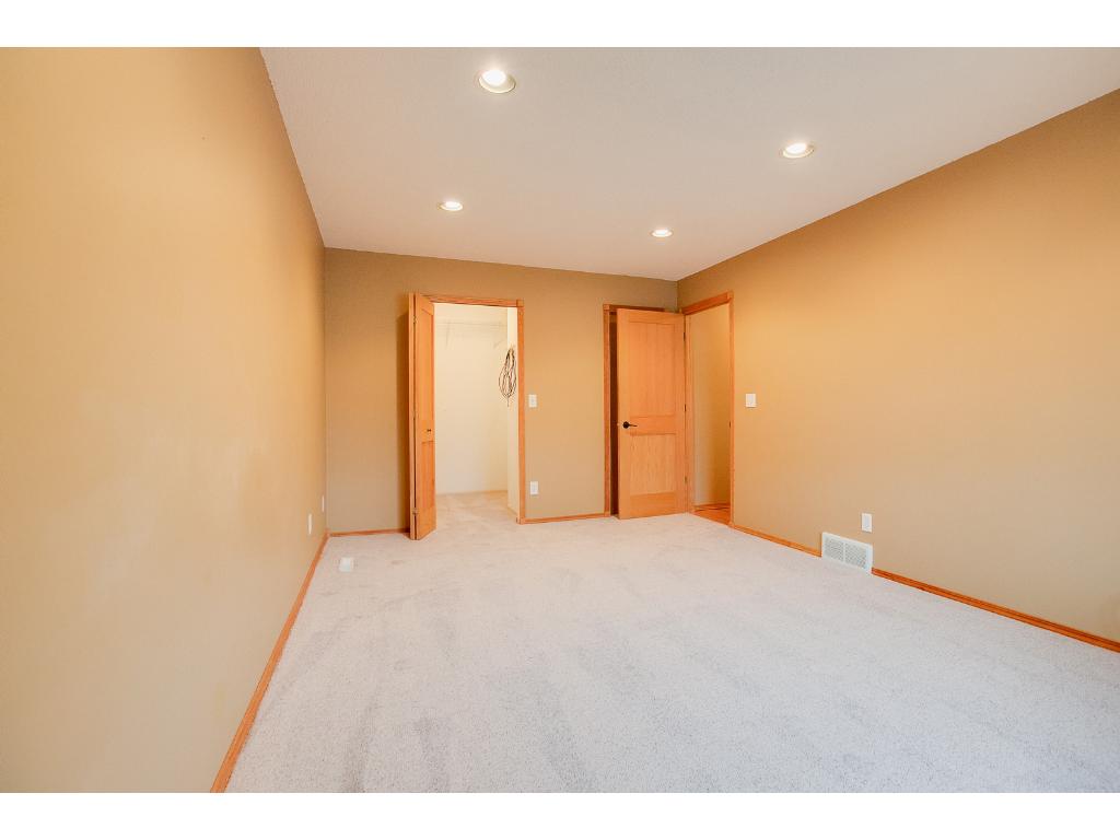 3824 Laurel Ct, Eagan, MN 55122 photo 15