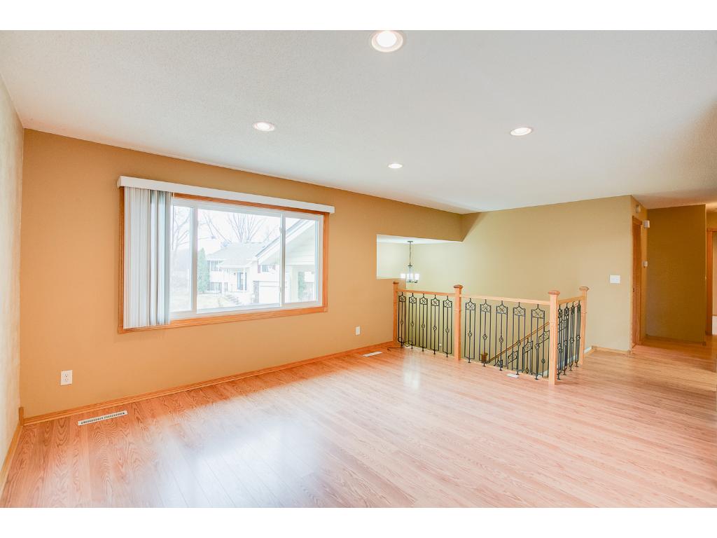 3824 Laurel Ct, Eagan, MN 55122 photo 7