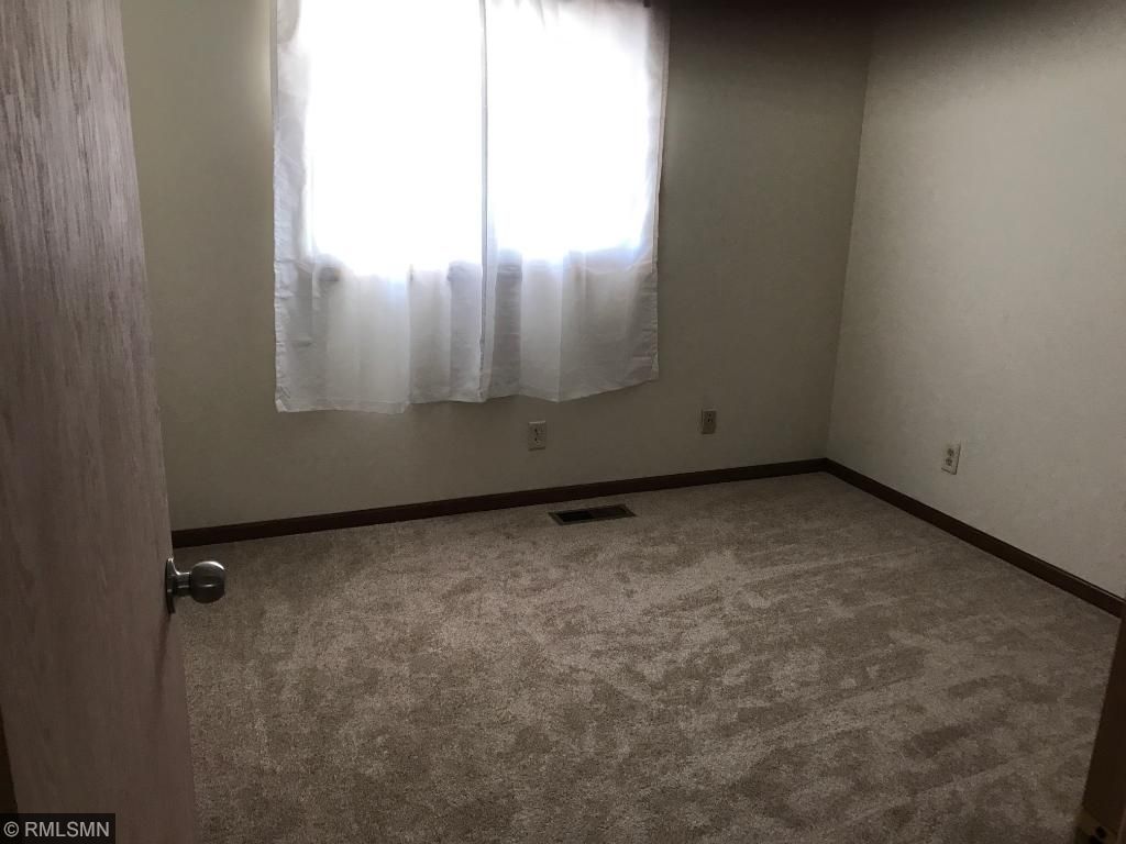 876 3rd St E, Saint Paul, MN 55106 photo 5