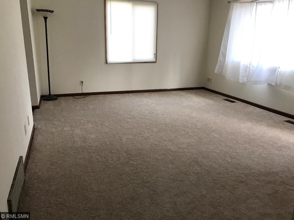 876 3rd St E, Saint Paul, MN 55106 photo 2