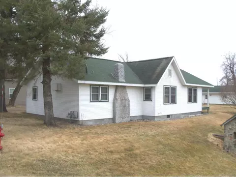 302 E 3rd Ave, Hewitt, MN 56453