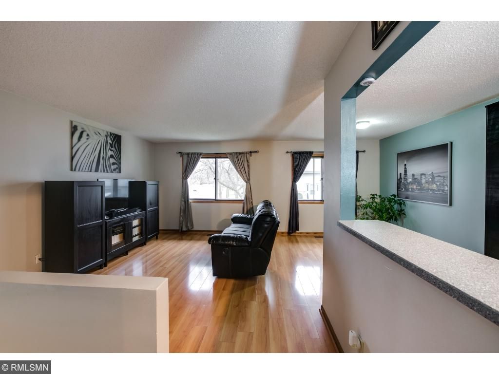 1724 Woodgate Ln, Eagan, MN 55122 photo 3
