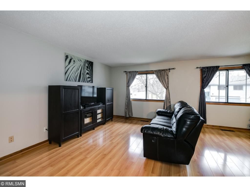 1724 Woodgate Ln, Eagan, MN 55122 photo 4