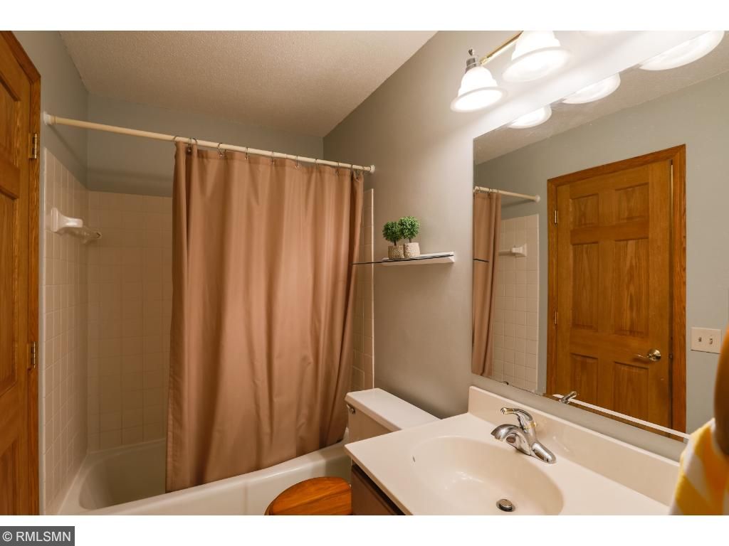 1724 Woodgate Ln, Eagan, MN 55122 photo 10