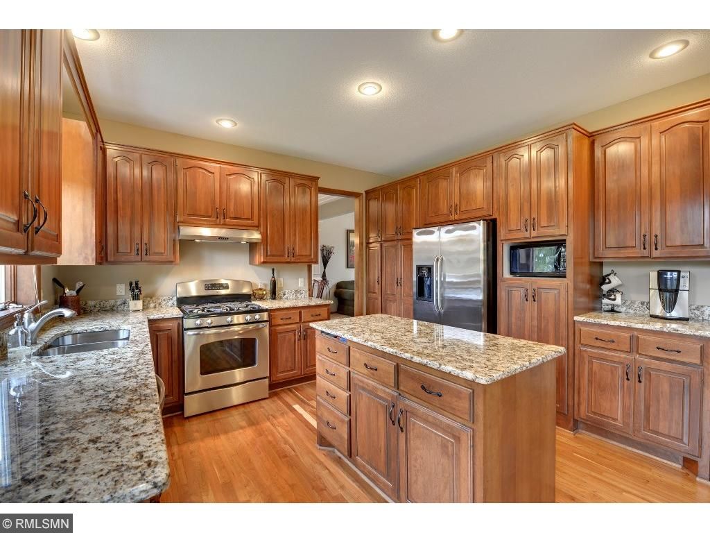 4371 Bent Tree Ln, Eagan, MN 55123 photo 3