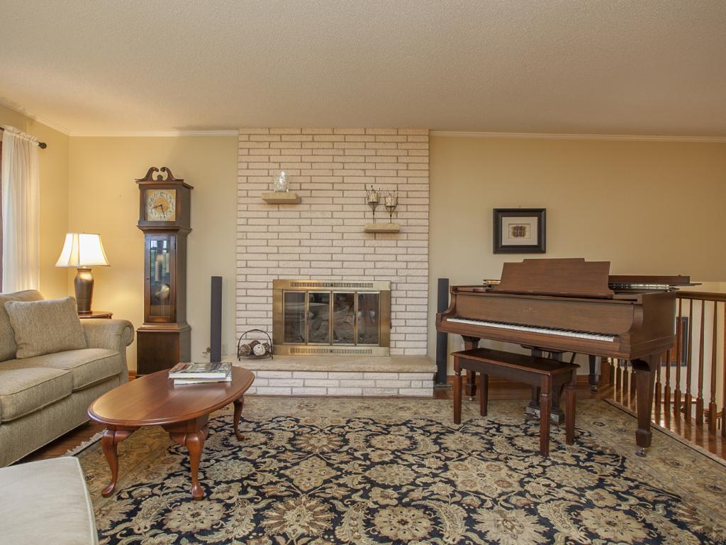 6908 Ridgeview Dr, Edina, MN 55439 photo 4