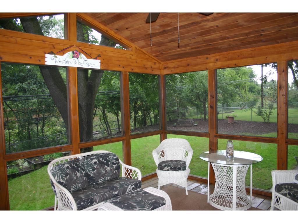 6908 Ridgeview Dr, Edina, MN 55439 photo 2