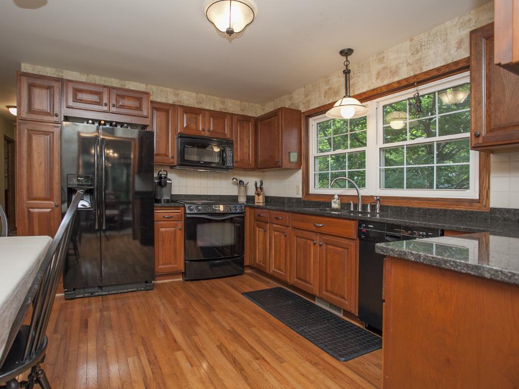 6908 Ridgeview Dr, Edina, MN 55439 photo 5