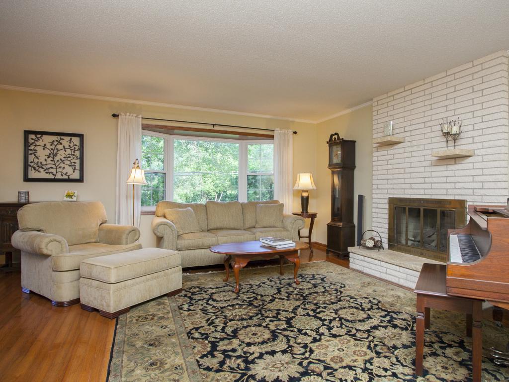 6908 Ridgeview Dr, Edina, MN 55439 photo 3