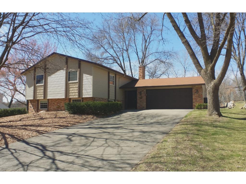 6908 Ridgeview Dr, Edina, MN 55439 photo 1