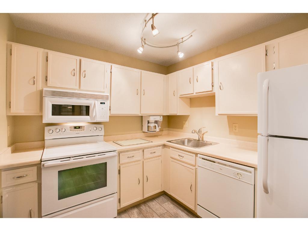 1855 Silver Bell Rd #318, Eagan, MN 55122 photo 4