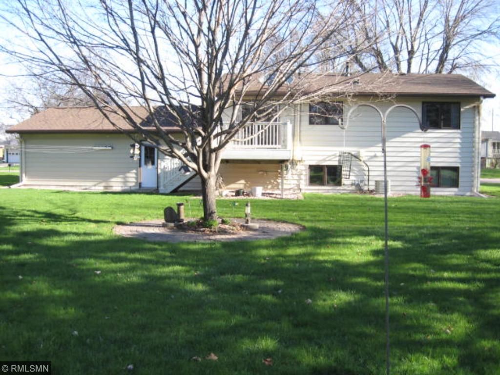2002 15th St E, Glencoe, MN 55336 photo 2