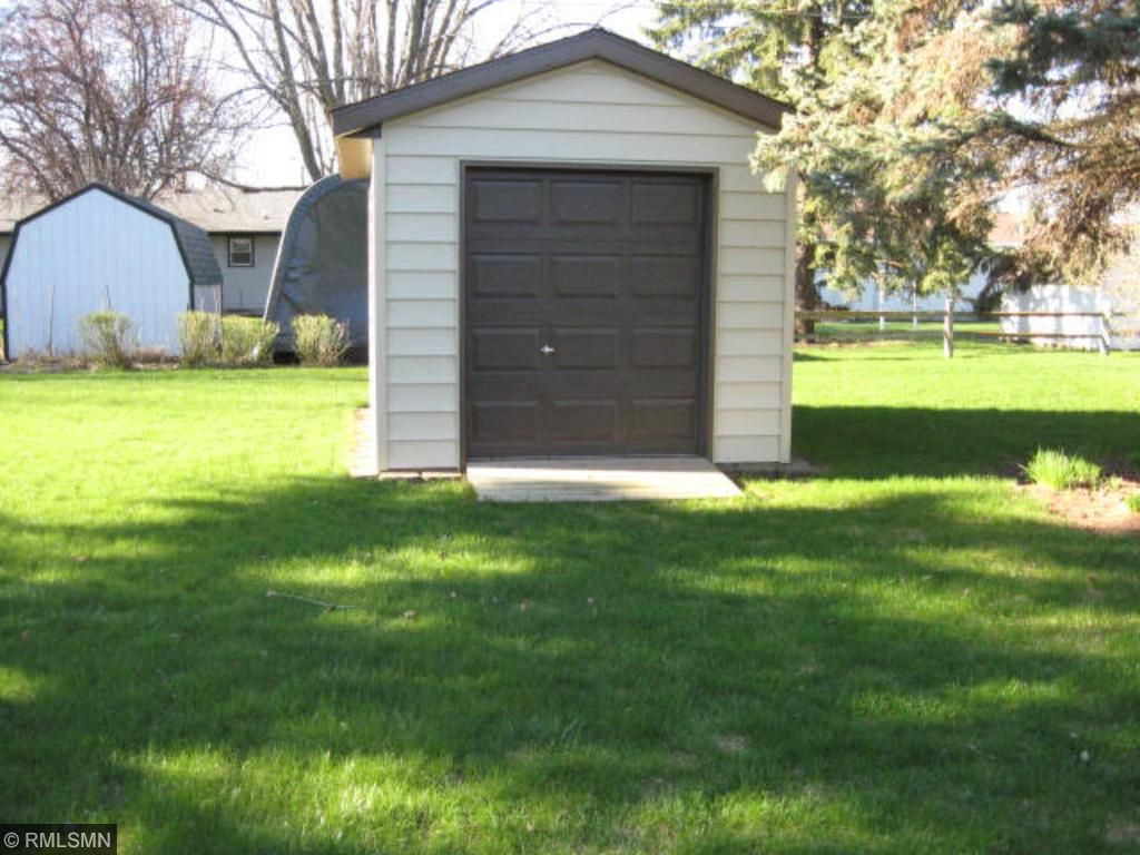 2002 15th St E, Glencoe, MN 55336 photo 3