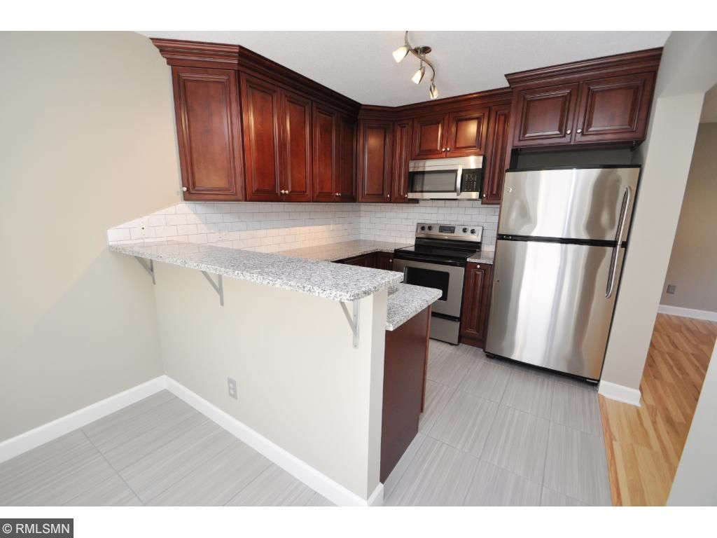 3449 Highlander Dr, Eagan, MN 55122 photo 2