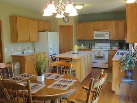 1535 Stonewood Ln, Eagan, MN 55122 photo 2