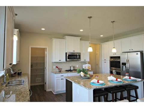 1272 Interlachen Dr, Eagan, MN 55123 photo 4