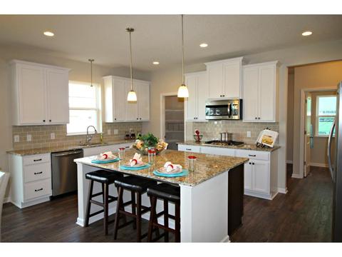 1272 Interlachen Dr, Eagan, MN 55123 photo 3