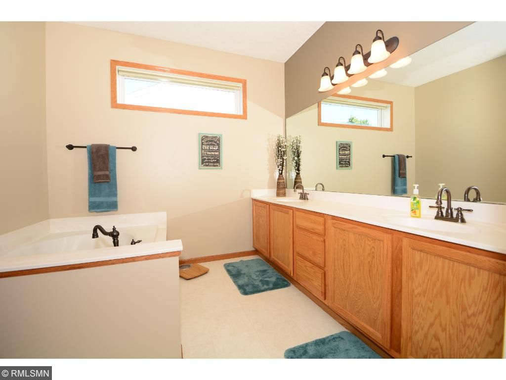 1660 Oakbrooke Way, Eagan, MN 55122 photo 11