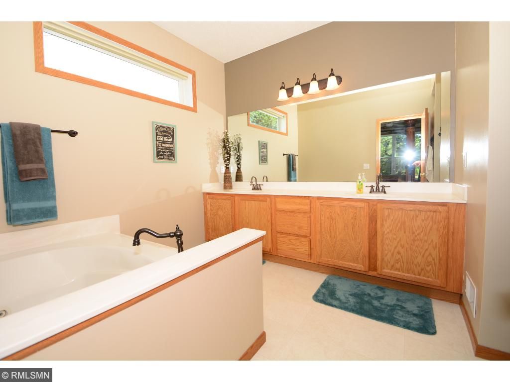 1660 Oakbrooke Way, Eagan, MN 55122 photo 13