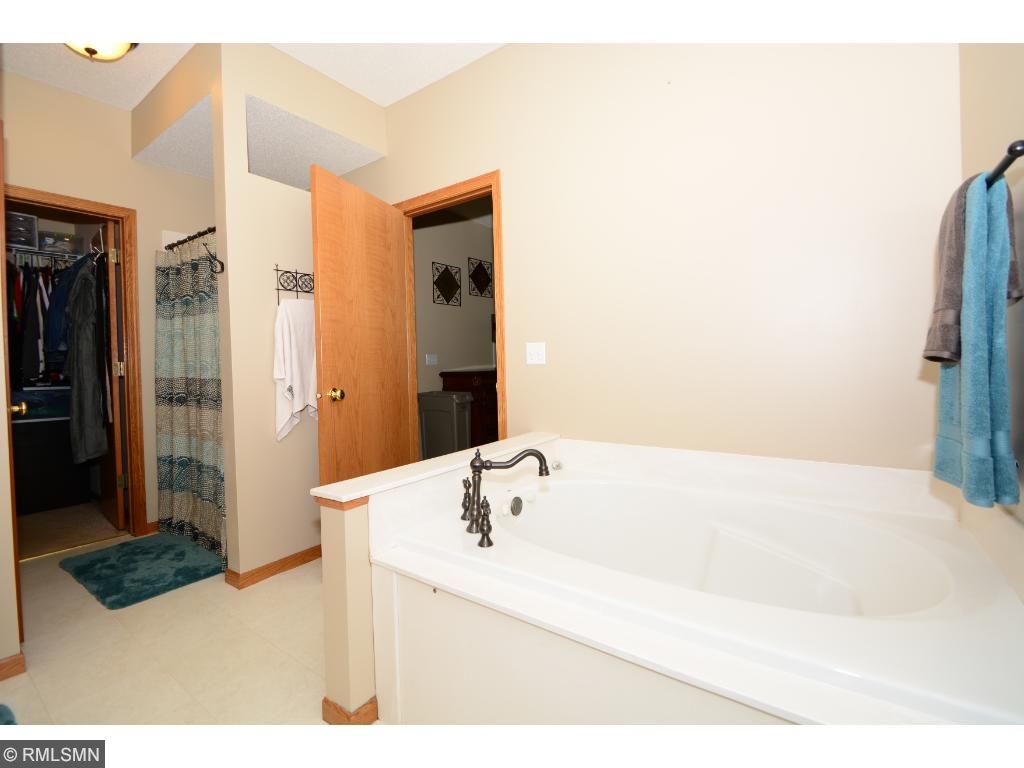 1660 Oakbrooke Way, Eagan, MN 55122 photo 12