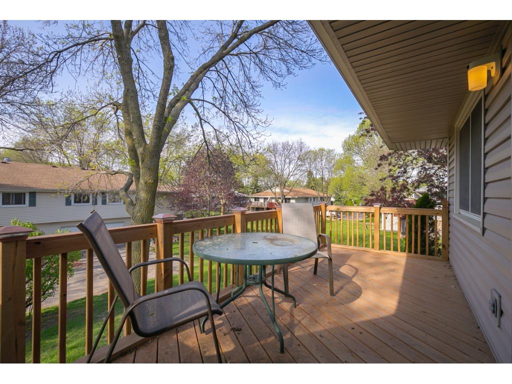 1294 Crestridge Ln, Eagan, MN 55123 photo 9