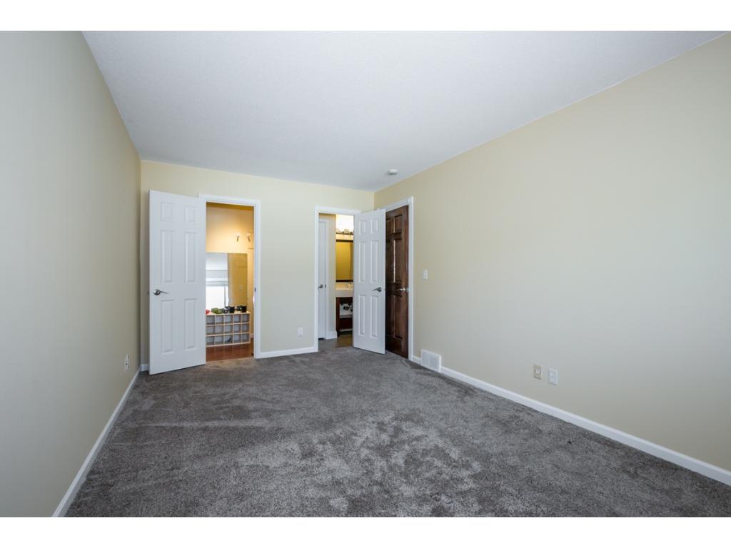 1294 Crestridge Ln, Eagan, MN 55123 photo 10