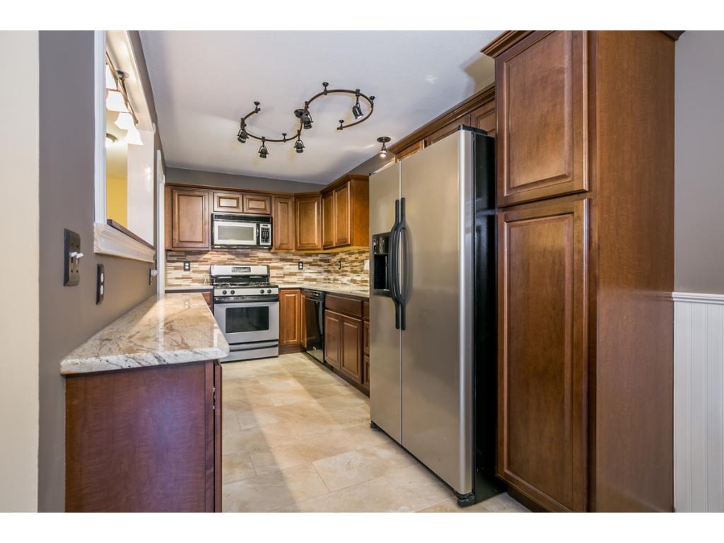 1294 Crestridge Ln, Eagan, MN 55123 photo 3