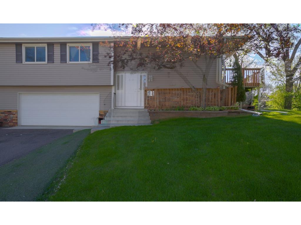1294 Crestridge Ln, Eagan, MN 55123 photo 1