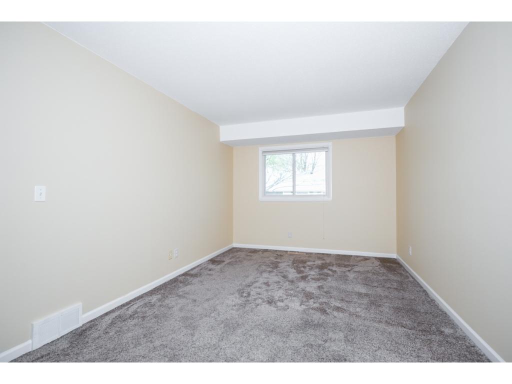1294 Crestridge Ln, Eagan, MN 55123 photo 16