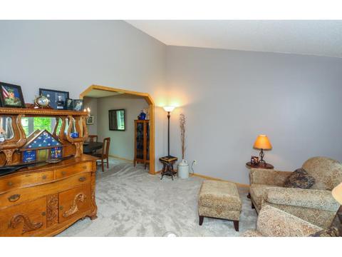 524 Hackmore Ct, Eagan, MN 55123 photo 2