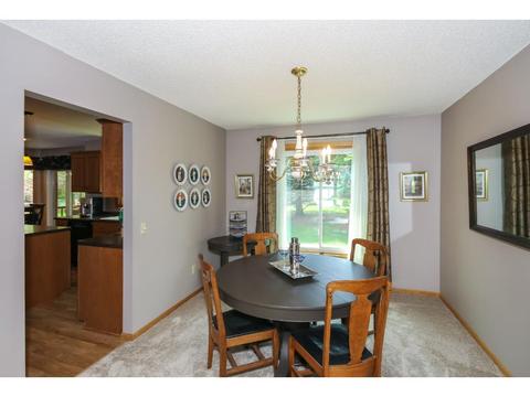 524 Hackmore Ct, Eagan, MN 55123 photo 4