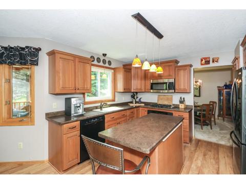 524 Hackmore Ct, Eagan, MN 55123 photo 6