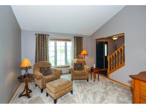 524 Hackmore Ct, Eagan, MN 55123 photo 3