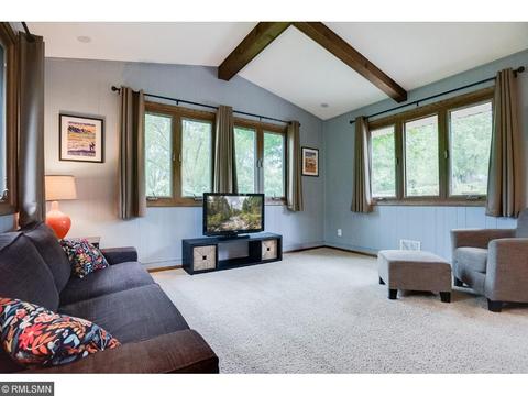 2401 Overlook Dr, Bloomington, MN 55431 photo 11