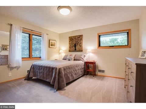 2401 Overlook Dr, Bloomington, MN 55431 photo 13