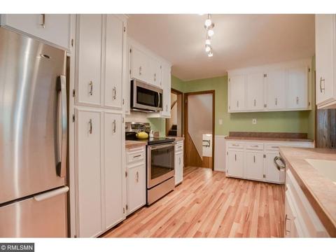 2401 Overlook Dr, Bloomington, MN 55431 photo 8